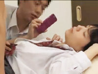 彼氏の指示で黒髪ショートカットの貧乳パイパンJKが男友達と嫌々生ハメSEXするも気持ち良くなって自ら騎乗位で激しく腰振り 裏アゲサゲ