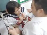 教室の椅子に拘束されてクラスの男子たちに連続で中出しされまくる女子校生の屈辱セックス 裏アゲサゲ かわいいJK女子校生の制服無料エロ動画