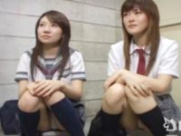 謝礼をあげる代わりにおじさんのセンズリを興味津々状態で鑑賞する2人の女子校生 FC2