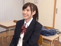 透明感のあるマジ美少女な美脚JKを教室でたっぷり可愛がってデカチンをぶち込む着衣セックス JavyNow