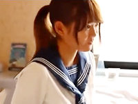 JKになったばかりの清純系のロリ系美少女をホテルに連れ込みハメ撮りするおじさんの援交セックス JavyNow